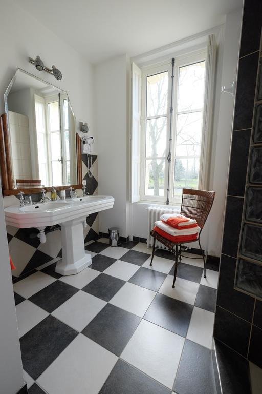 Chateau Du Beugnon Bed and Breakfast Tigné Værelse billede